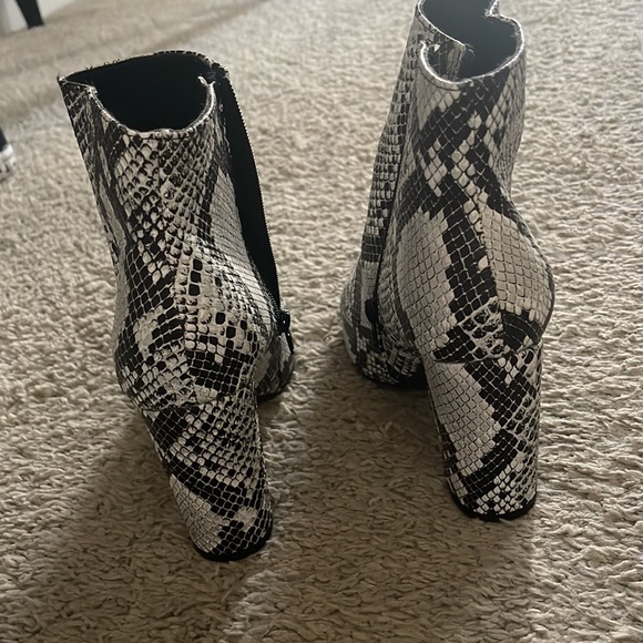 Snakeskin booties - Picture 3 of 4